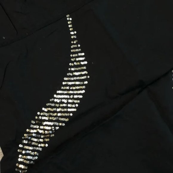 Elegant Black and Gold Women's Dress - Picture 4 of 9